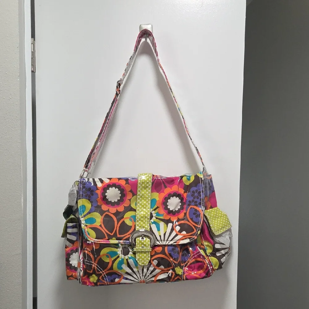 Beautiful KALENCON DIAPER BAG WITH 3 PC SET INCLUDED